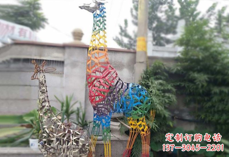 德州长颈鹿雕塑优雅而古典的艺术