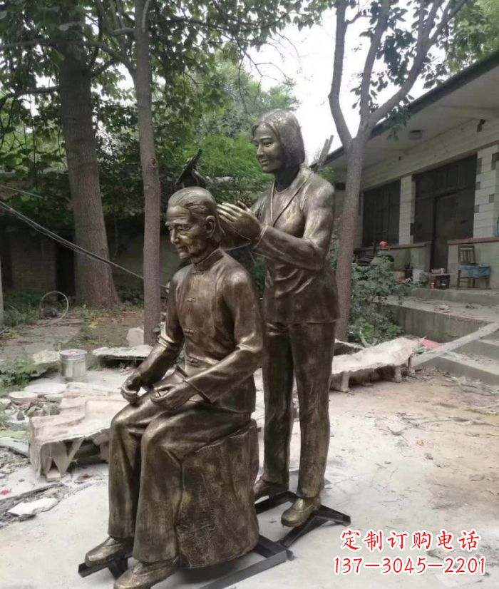 德州给母亲梳头人物铜雕 (2)