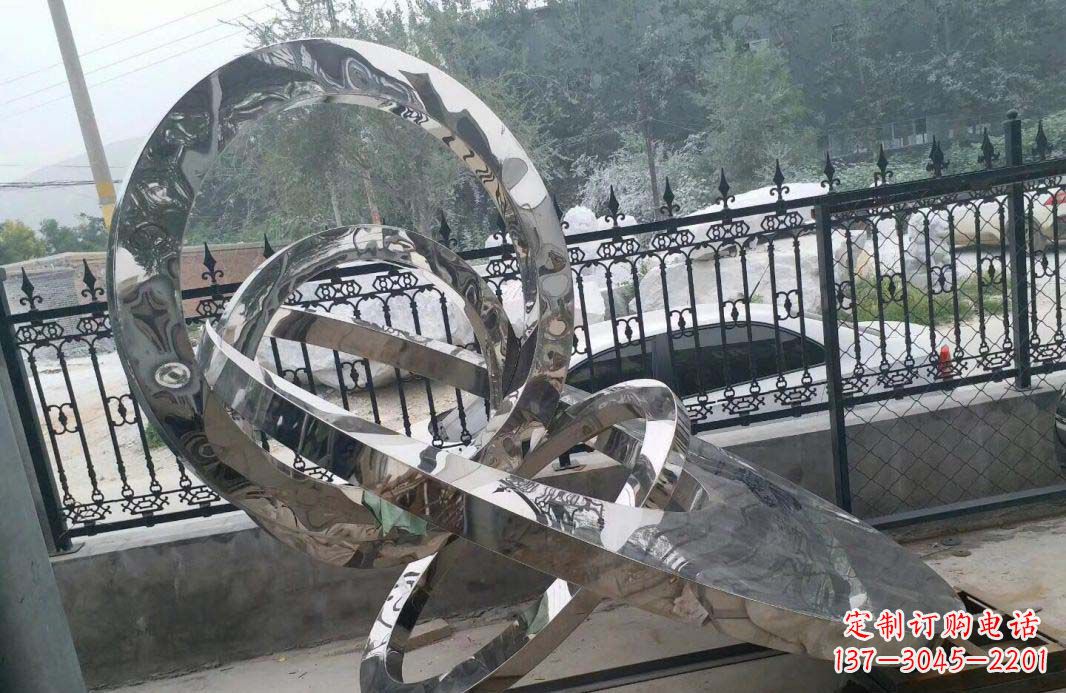 德州宁静湖畔,圆环景观雕塑助公园璀璨