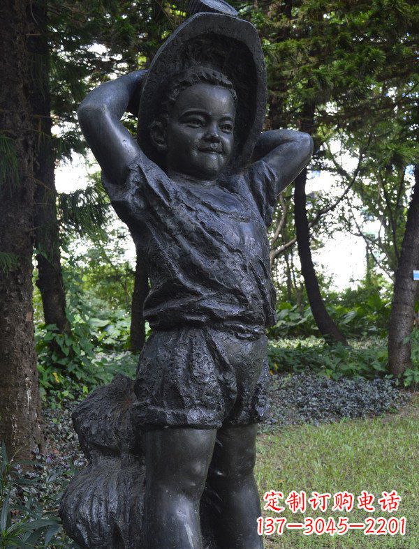 德州优雅童子·少年戴草帽铜雕