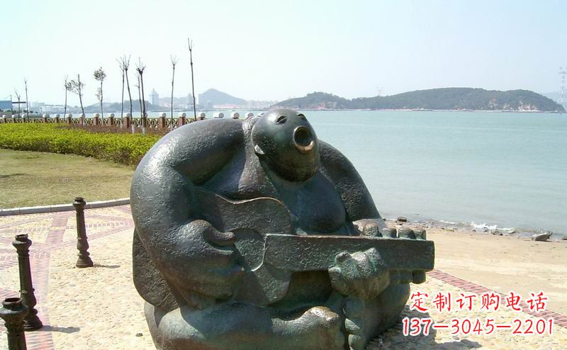 德州音乐驻足,公园弹吉他铜雕