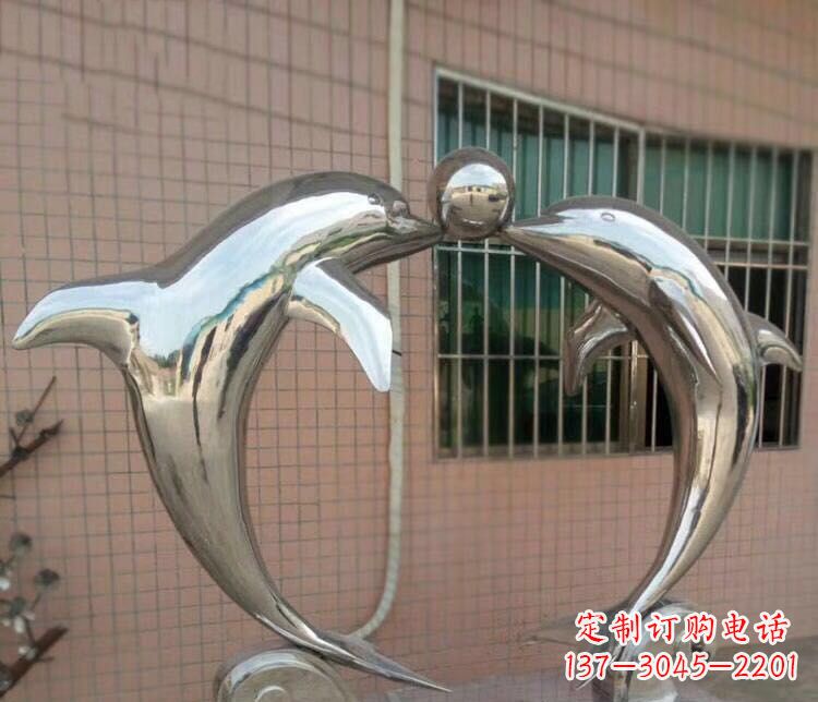 德州校园不锈钢海豚顶球雕塑