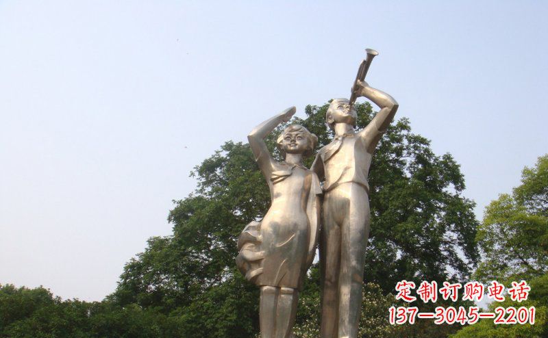 德州校园吹军号敬礼的小学生人物景观铜雕