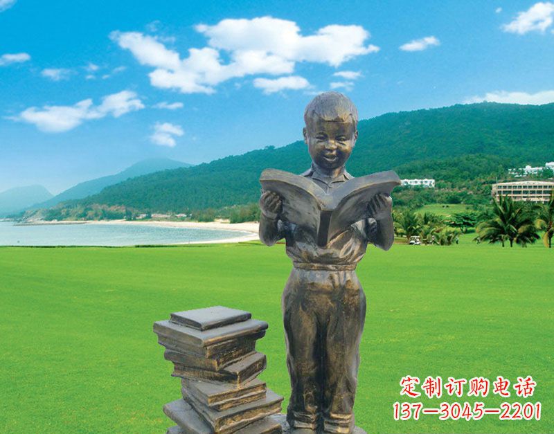 德州校园看书的小男孩雕塑