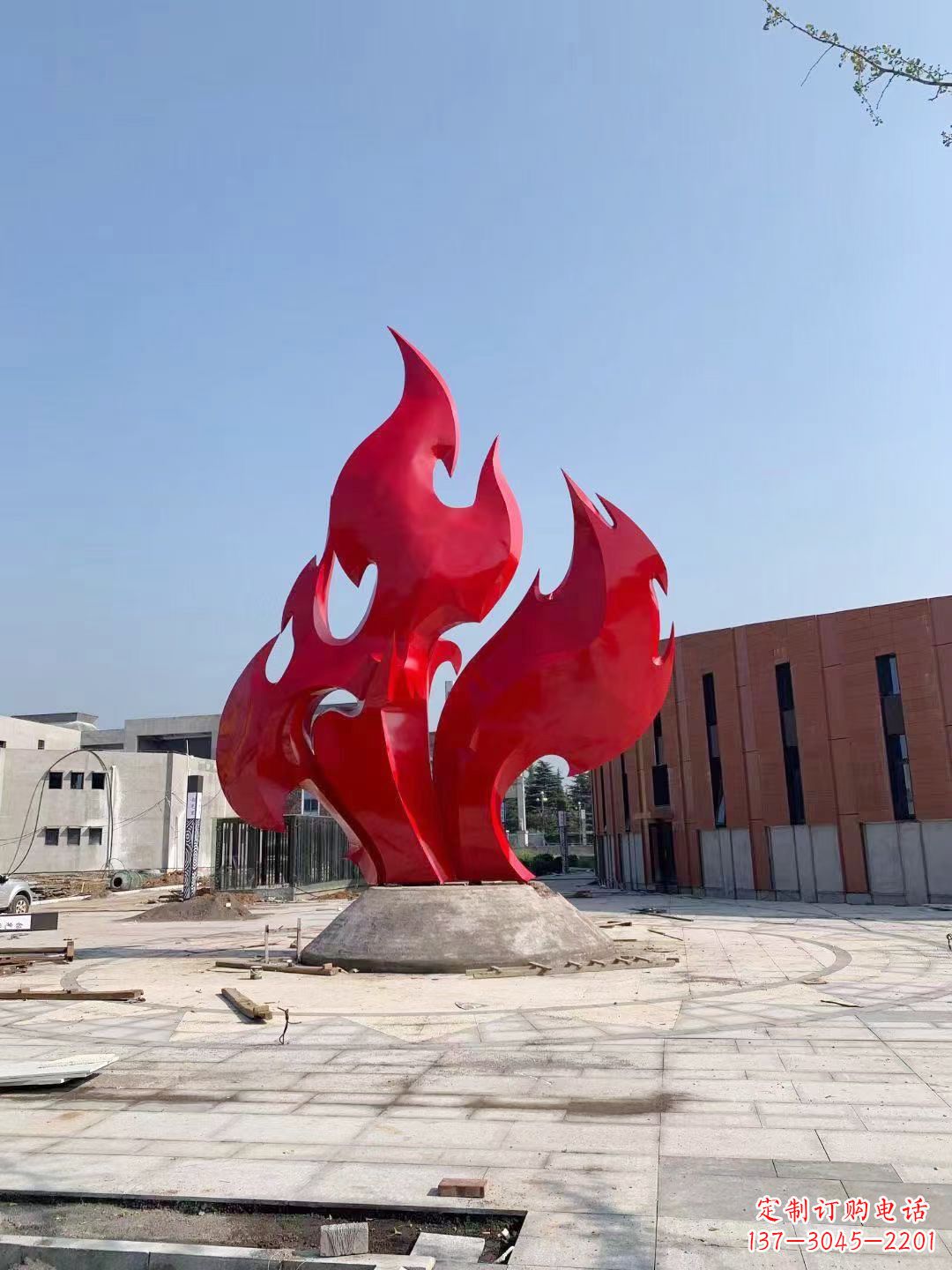 德州大学操场抽象不锈钢火苗雕塑